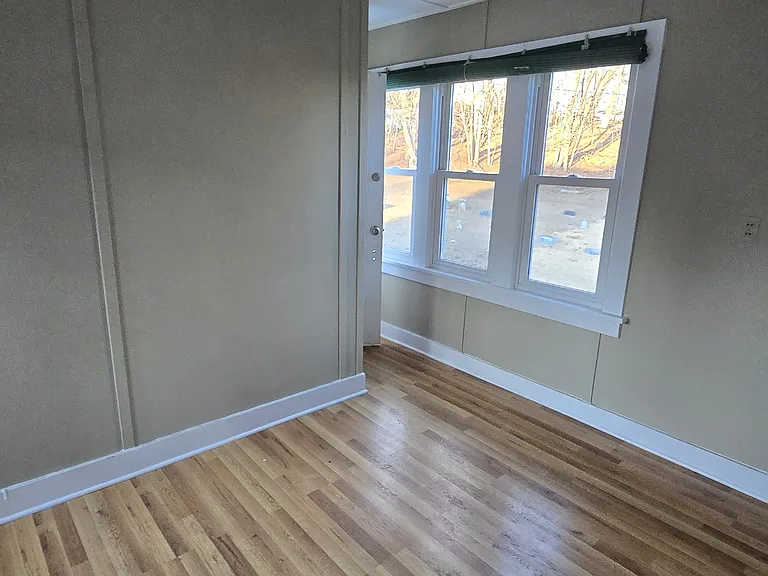 27 Losey St #B — Photo 12
