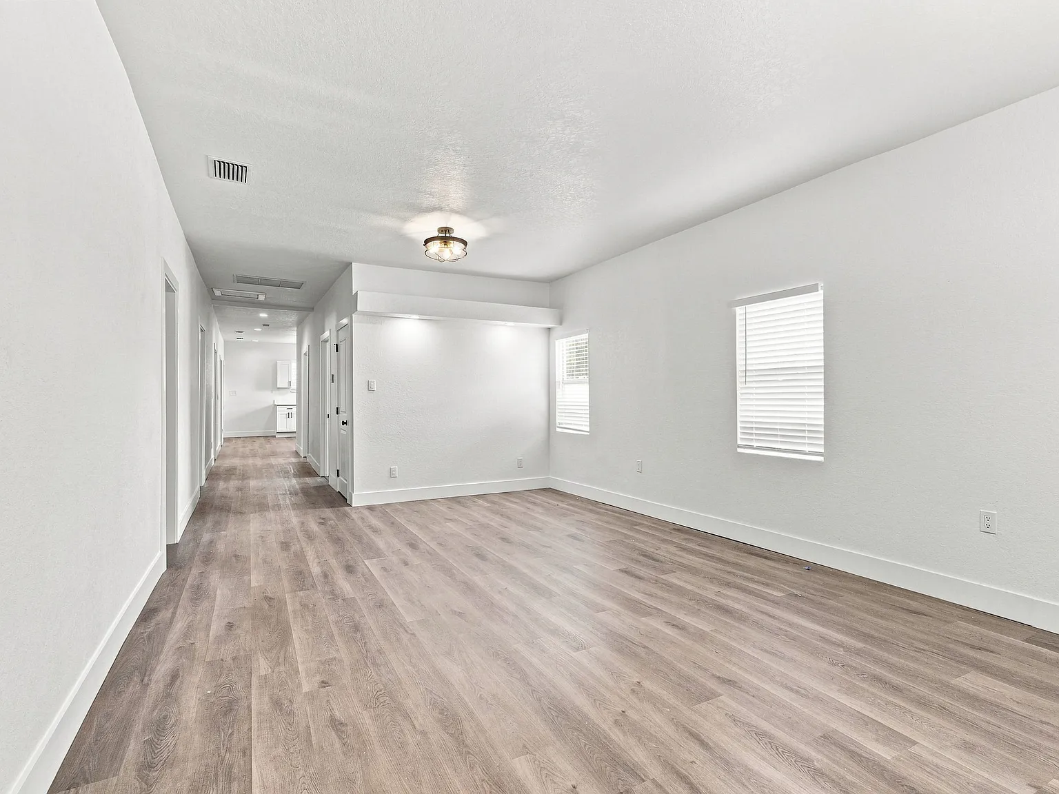 5 bed, 1460 sqft, $2,450 — Photo 4