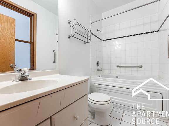 5th image of 1940 W Diversey Pkwy #Tktw3h0e1
