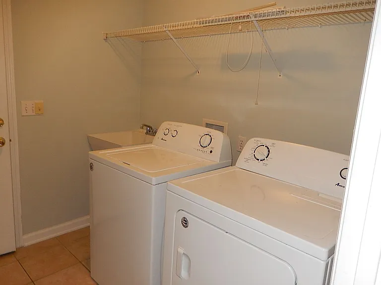 1858 Vineland Ln — Photo 34