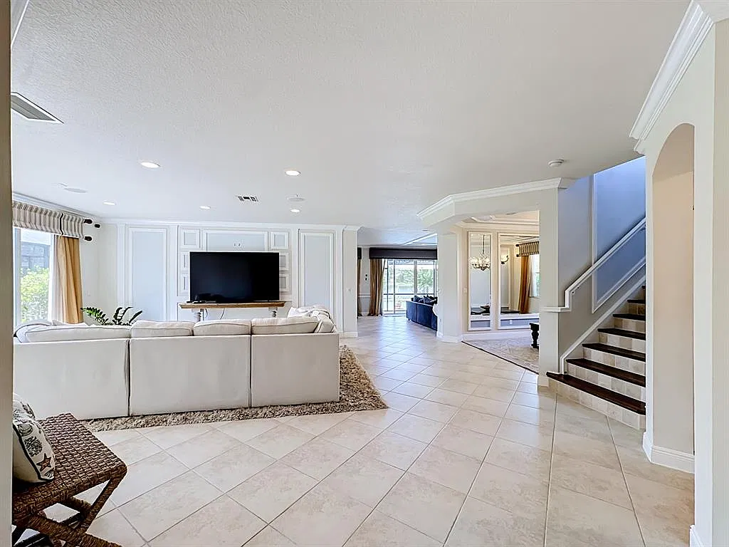 3 bed, 3539 sqft, $4,700 — Photo 3