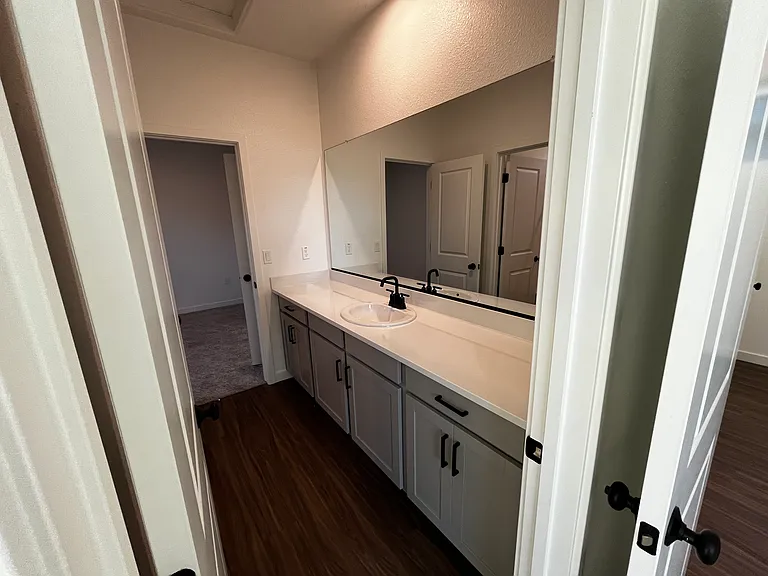 8133 Bodway Pkwy — Photo 40