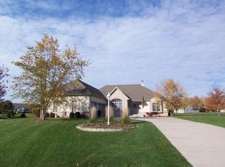 W349N5924 Sunflower Ct, Oconomowoc, WI