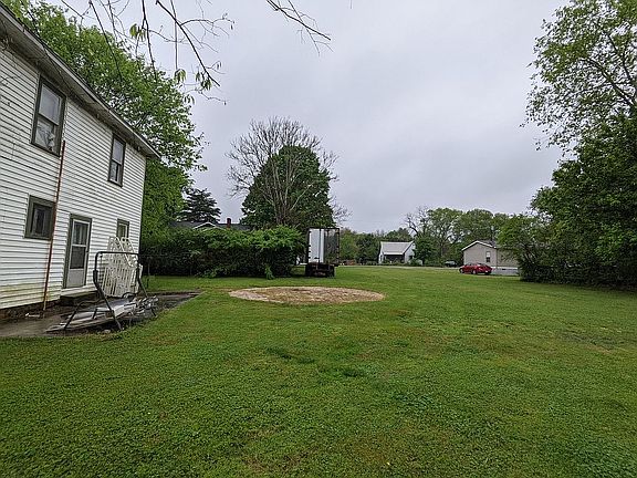 5th image of 261 Bridge St