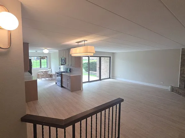 7703 W Oak Ridge Ct, Palos Heights, IL 60463