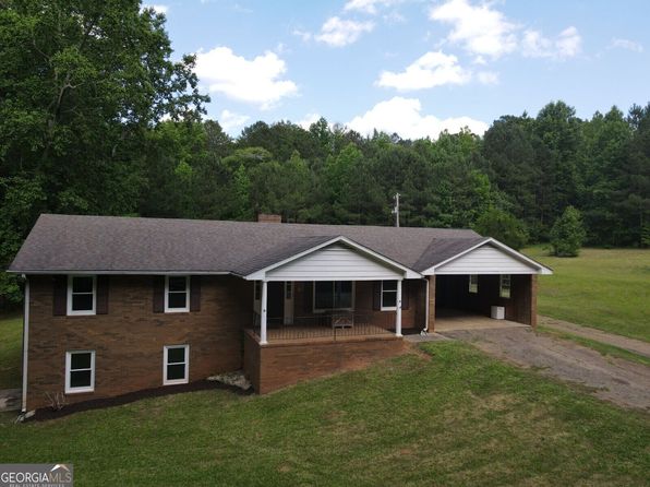 344 Four Seasons Dr, Grantville, GA 30220
