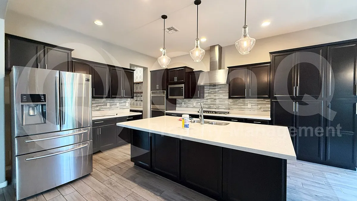4 bed, 2.5 bath, 3240 sqft, $3,099 — Photo 2