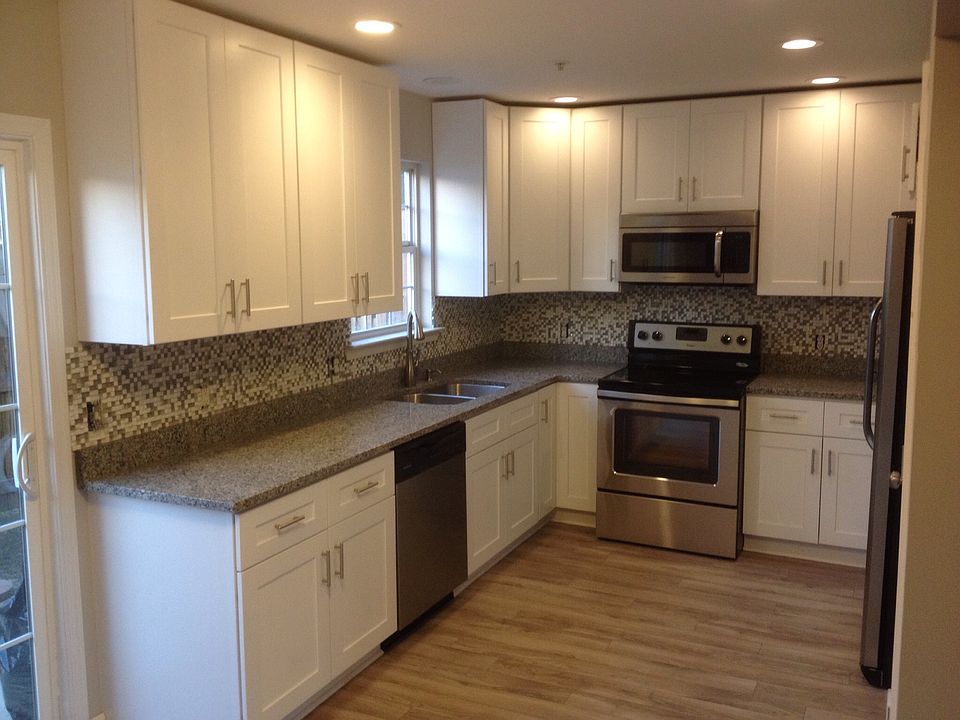2nd image of 106 Ridgeview Ct