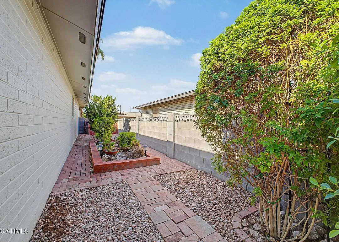 4143 E Crescent Ave — Photo 4