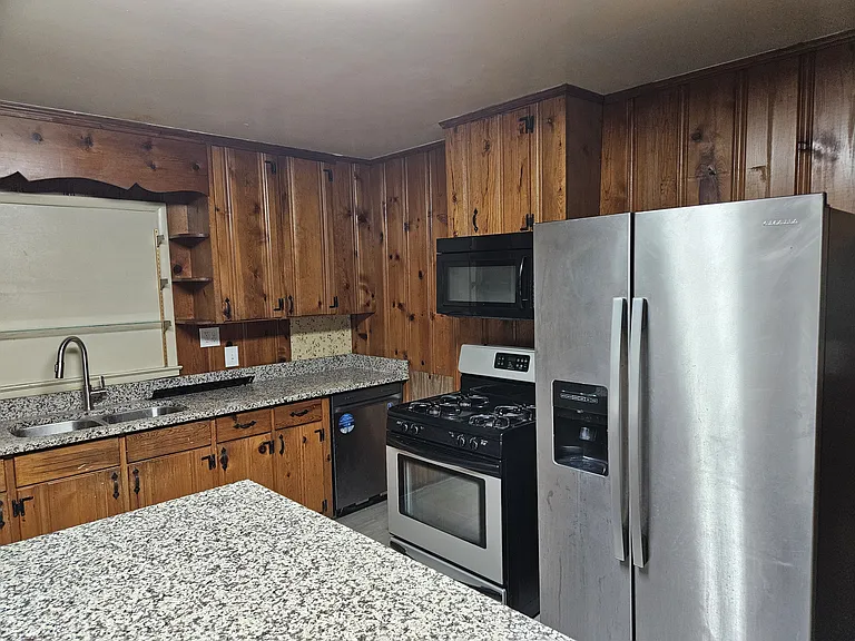 1737 Ireland Dr — Photo 5