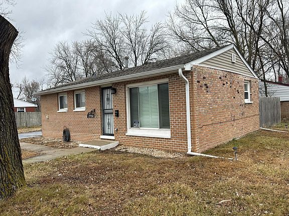 2nd image of 2758 Oxford Dr