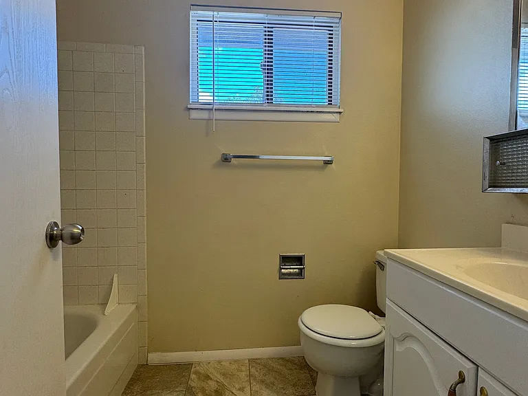 1978 Mineola Pl #D — Photo 11