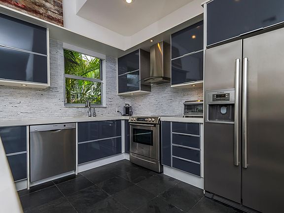 5th image of 361 Jefferson Ave APT 4