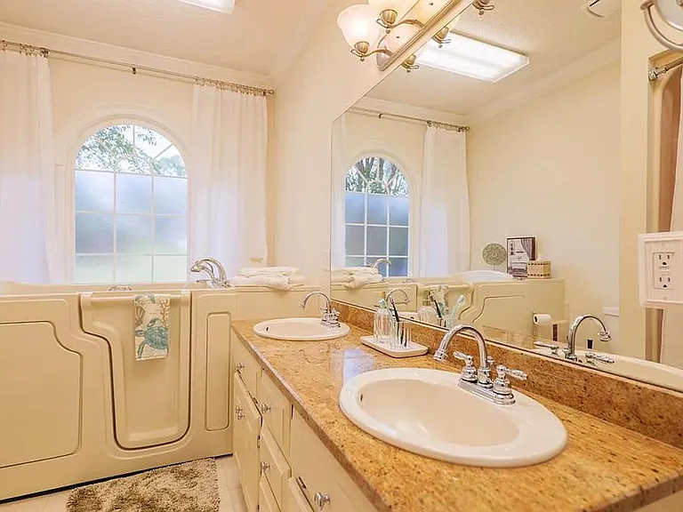 1009 Williamsburg Dr — Photo 16