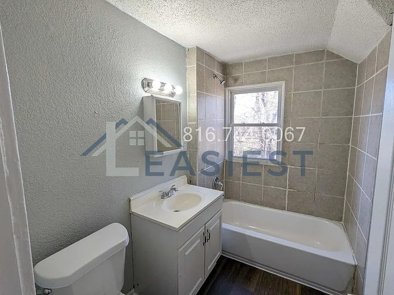 1816 E 55th St — Photo 8