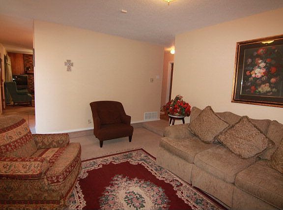 4th image of 1501 Elkhart Ave