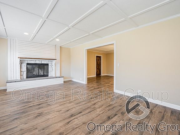 4th image of 61 Carolyn Dr