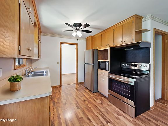 4th image of 3815 Douglas Dr N