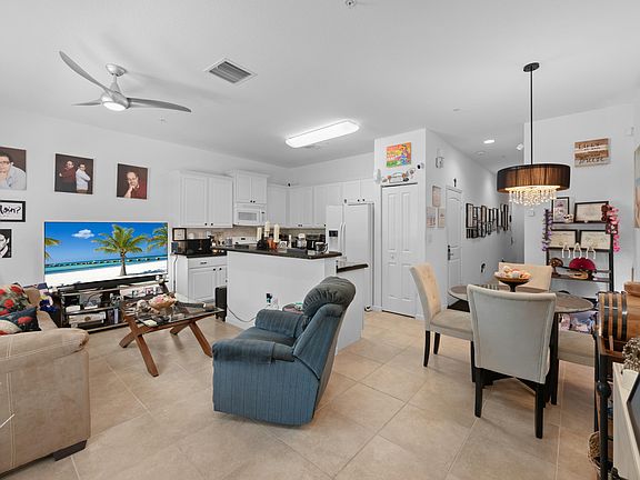 5th image of 701 SW 1ST Terrace