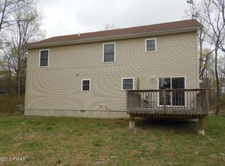 740 Mallard Ln, Bushkill, PA 18324