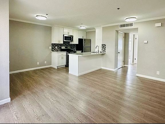 2nd image of 1003 San Antonio Cir Unit 204