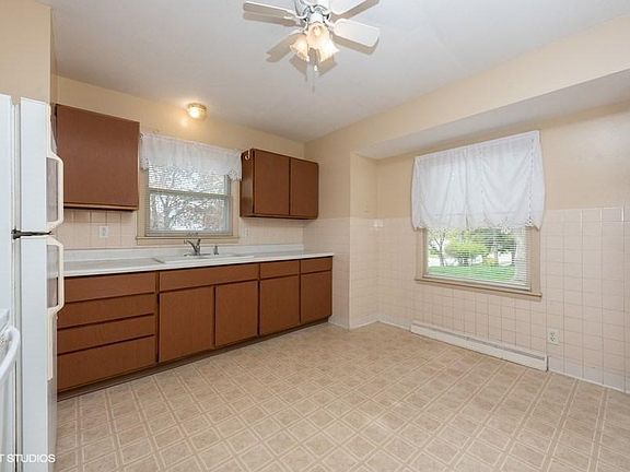 03_1102FlambeauStreet_5_Kitchen_LowRes
