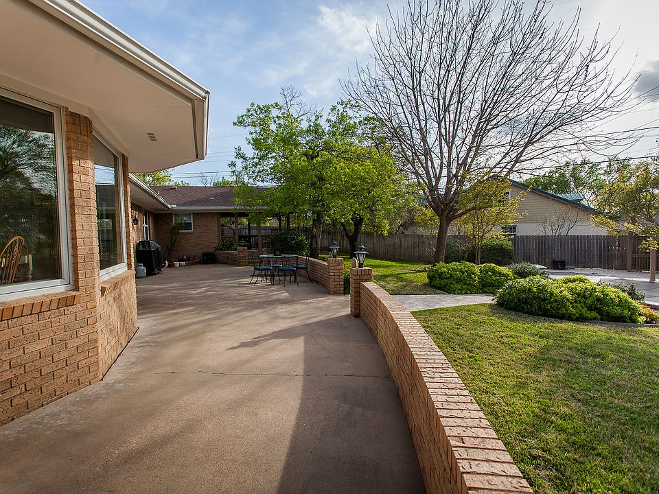 1st image of 900 Falcon Dr