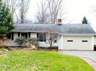 28605 W Oviatt Rd, Bay Village, OH 44140