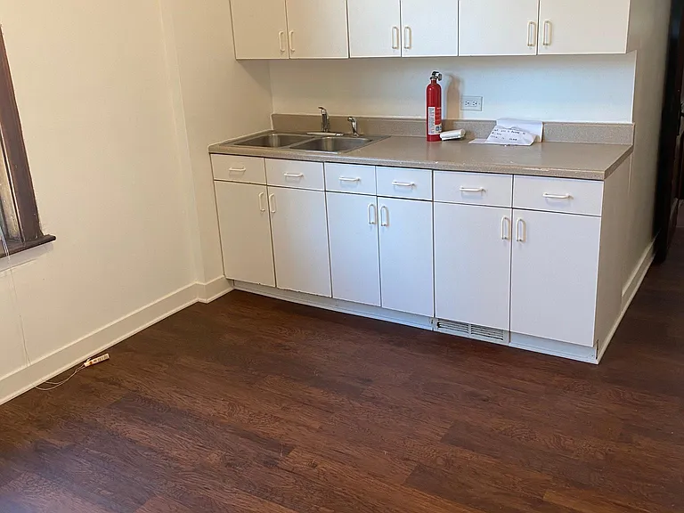 1028 S May St #1F — Photo 5