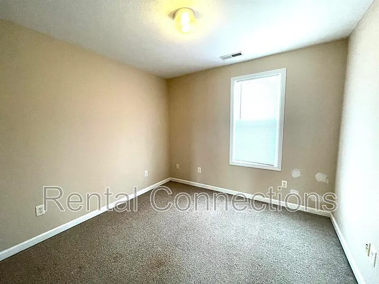 1005 E Carter St — Photo 7