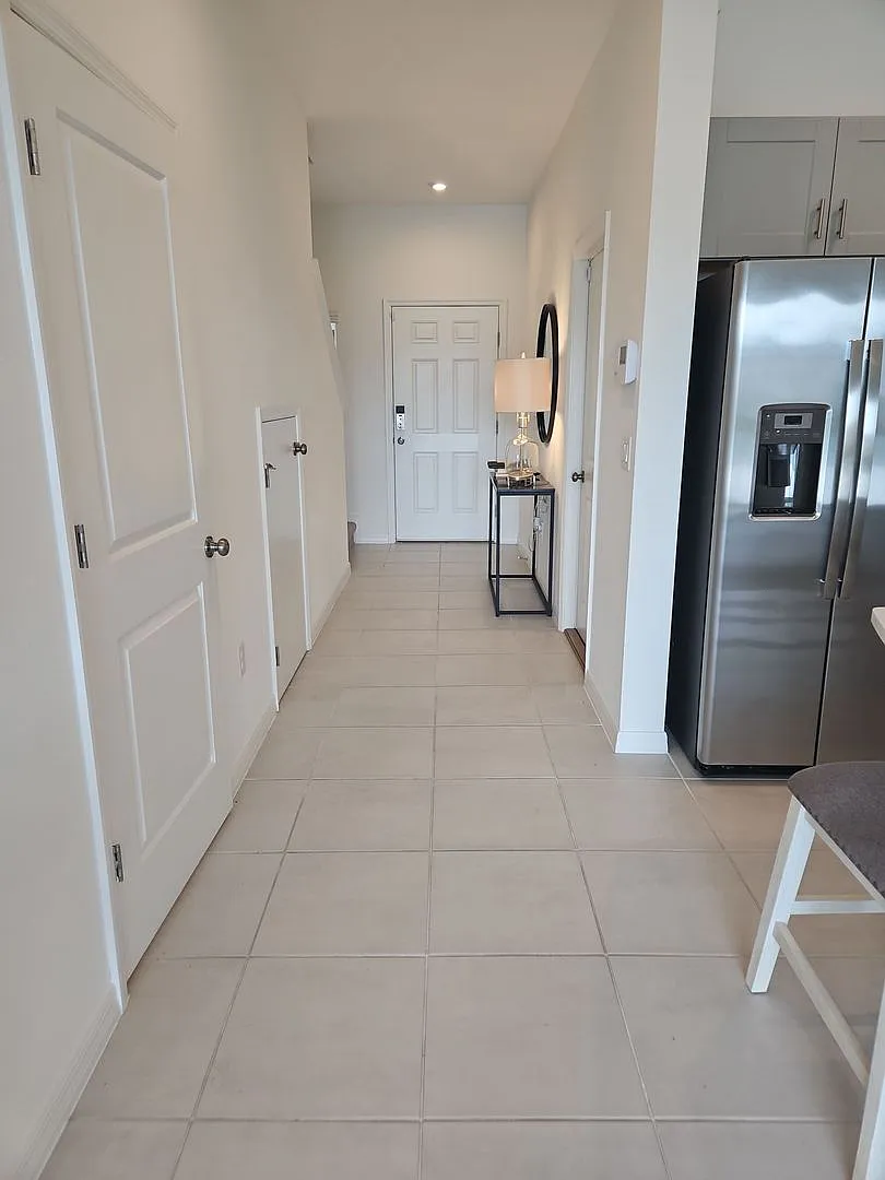 Beautiful 3 bedroom townhome for rent in The Townhomes at River Landing! — Photo 3