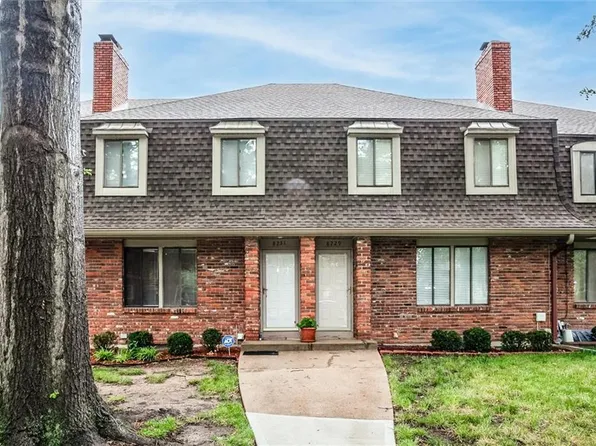8231 NW Waukomis Dr, Kansas City, MO 64151