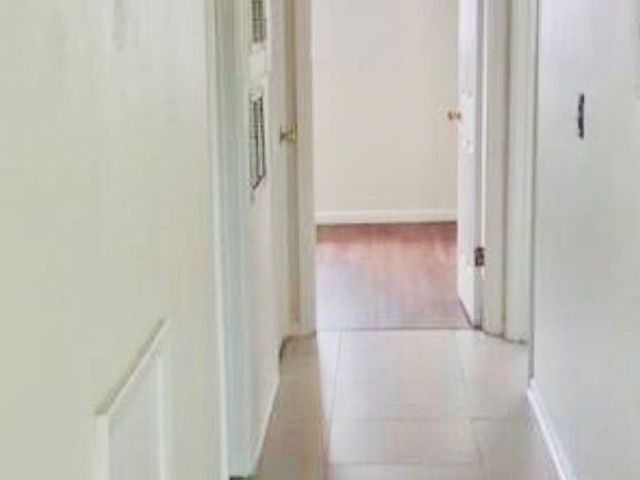 4th image of 227 Castlewood Dr #1