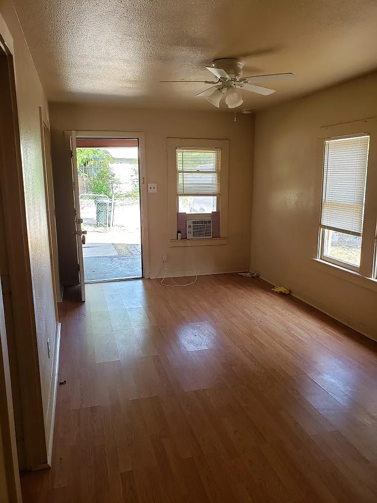 2 bed, 700 sqft, $975 — Photo 2