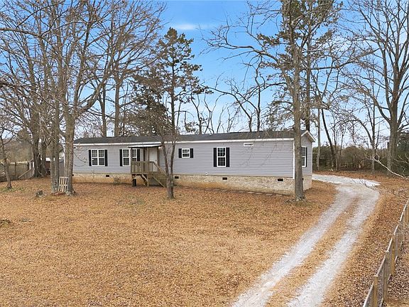 3rd image of 115 Blue Ridge Riding Club Rd