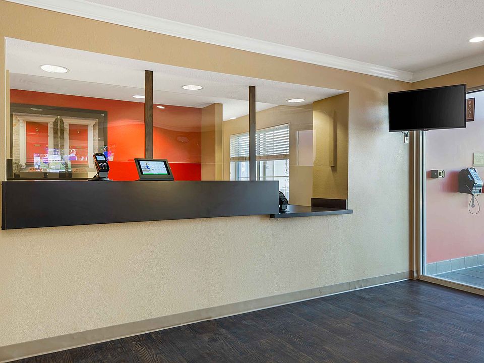 Lobby and Guest Check-in