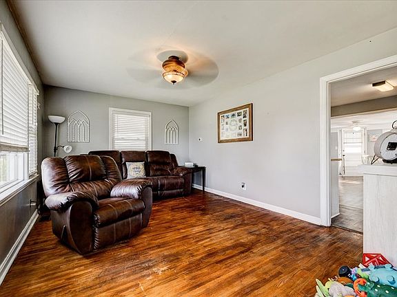 5th image of 1624 Booth Ave