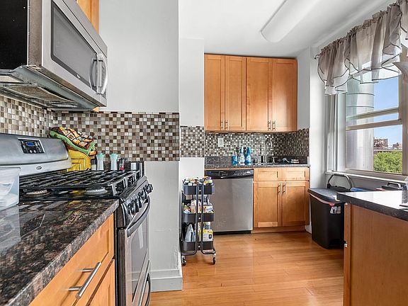 3rd image of 200 Cozine Ave APT 8F