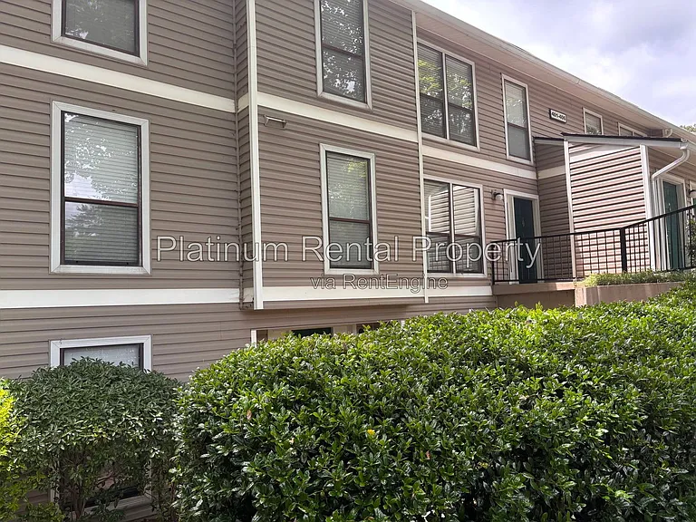 402 Wynnes Ridge Cir SE — Photo 1