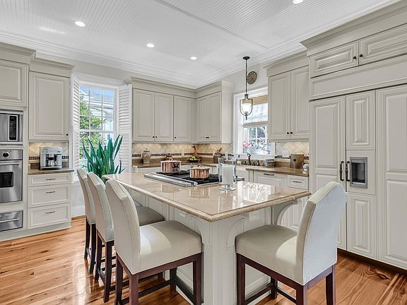 5th image of 64 Sowell St