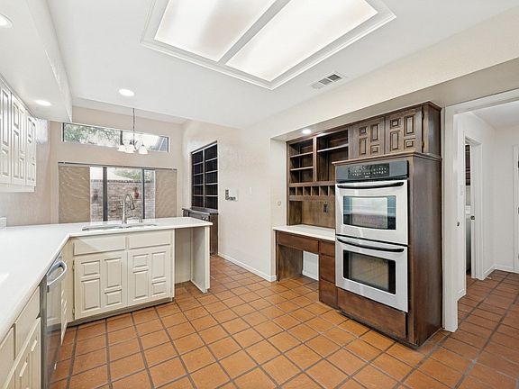 5th image of 3316 Courtyard Pl