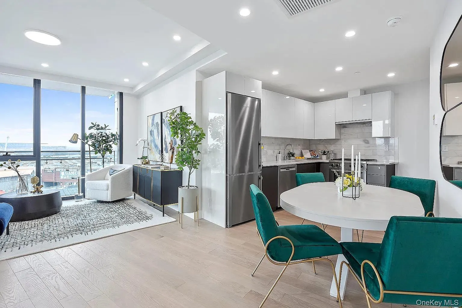 2 bed, 2.0 bath, 738 sqft, $4,200 — Photo 4