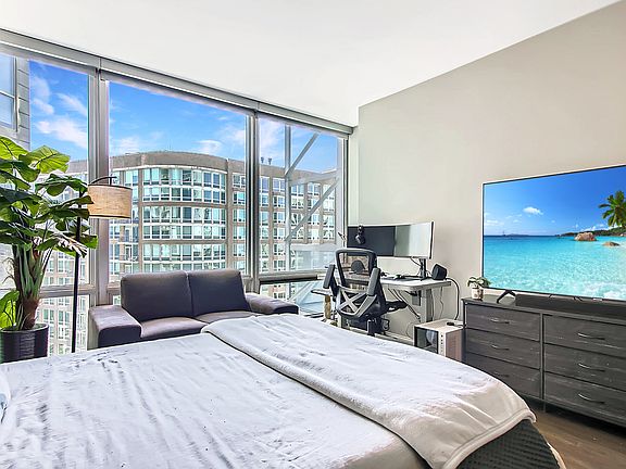 3rd image of 653 N Kingsbury St APT 1508