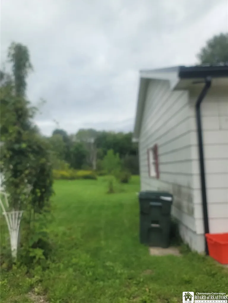 3 bed, 1.0 bath, 1222 sqft, $1,695 — Photo 3