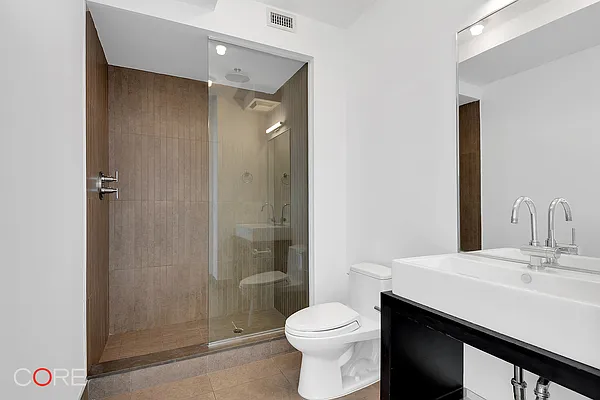 Rented by CORE | media 72