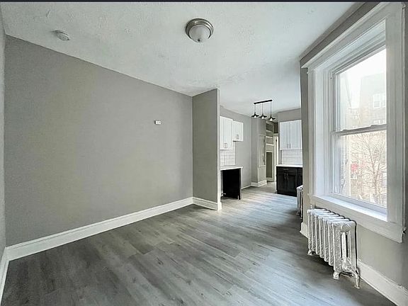 4th image of 102 Romaine Ave #3L
