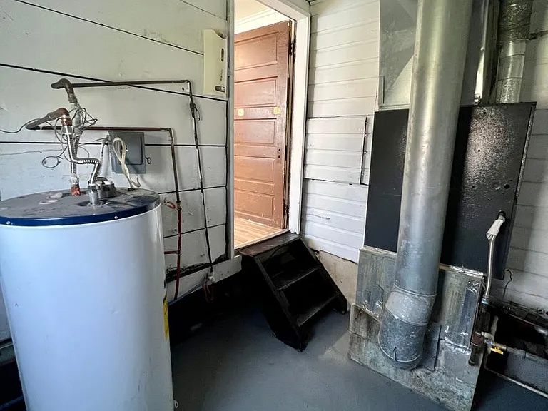 416 Henry St — Photo 15
