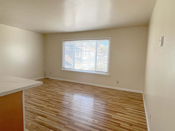 3rd image of 211 Stockton Ave #11298203