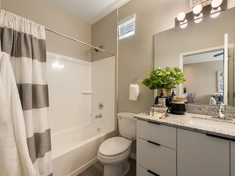 155 E Appleby Rd — Photo 13