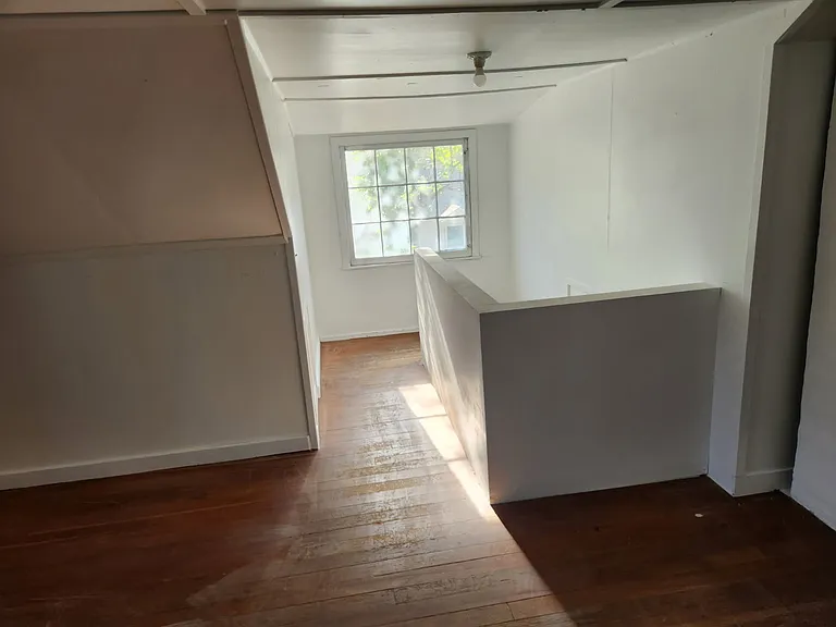 640 Howard St — Photo 13